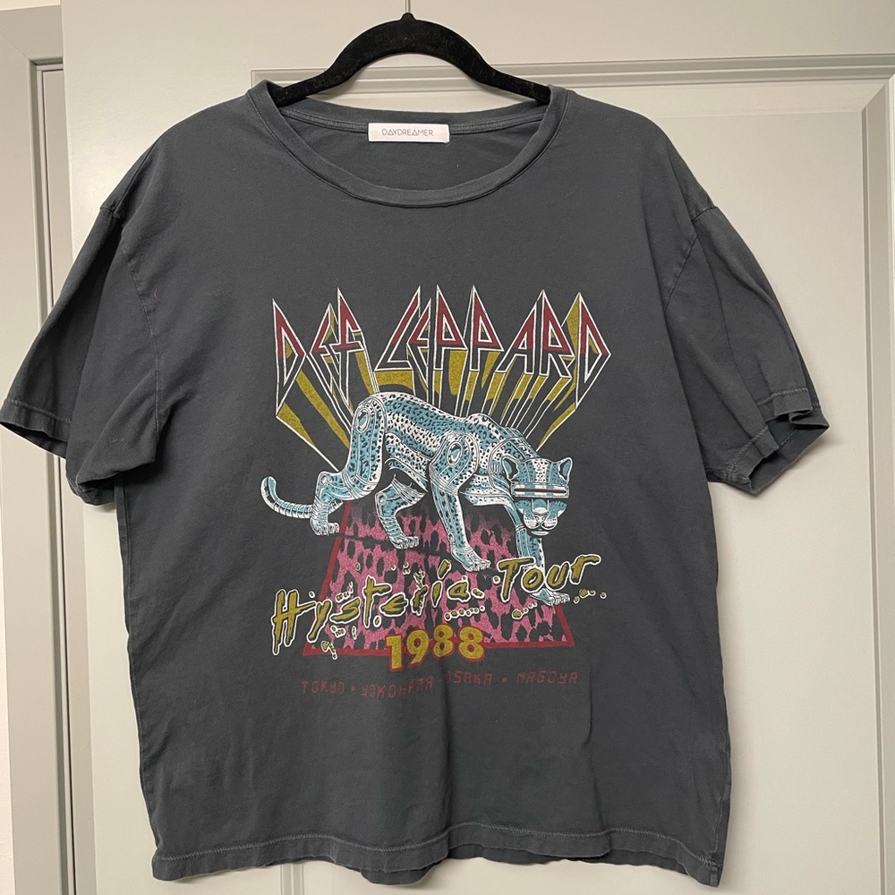 Daydreamer Charcoal Def Leppard Women’s T-Shirt